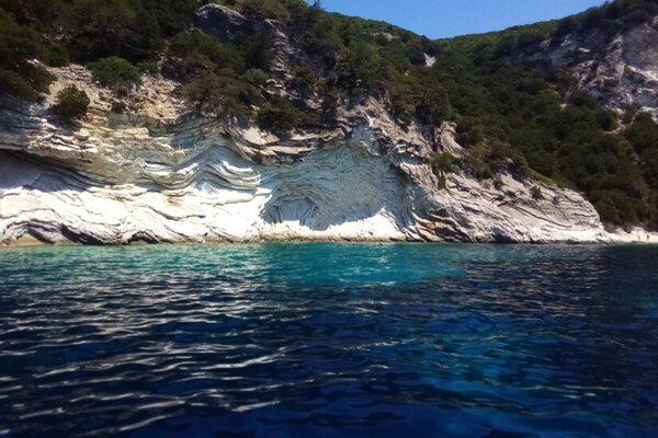 Cristal clear waters for your sailing vacations in Greece