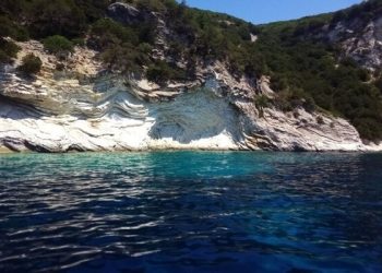 Cristal clear waters for your sailing vacations in Greece